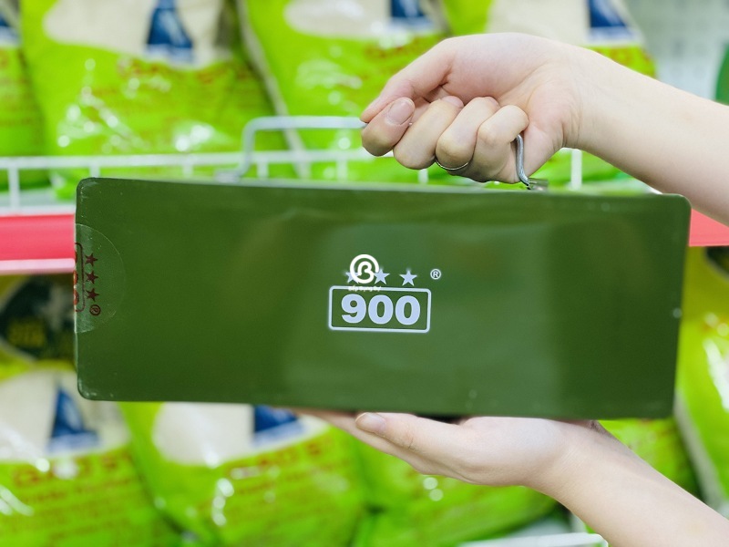 Lương khô quân đội hộp sắt