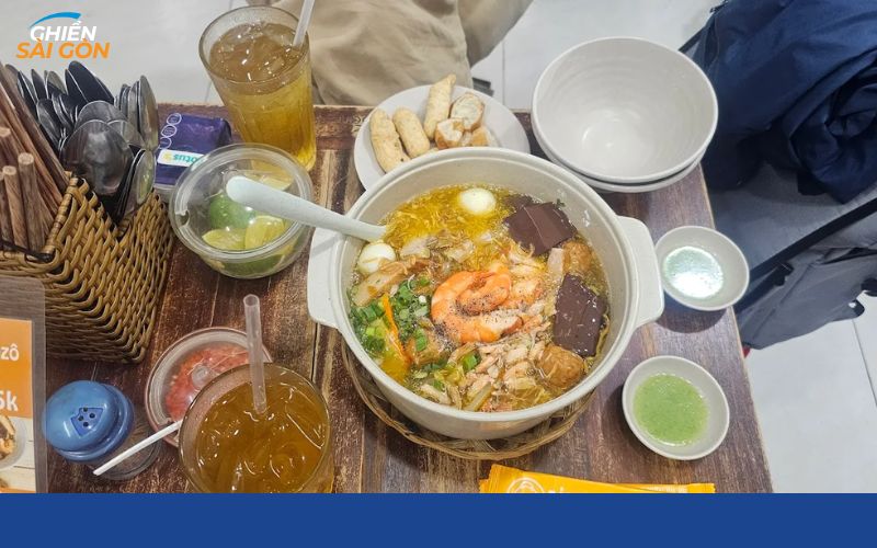 Món bánh canh cua nồi tại quán Bà Ba