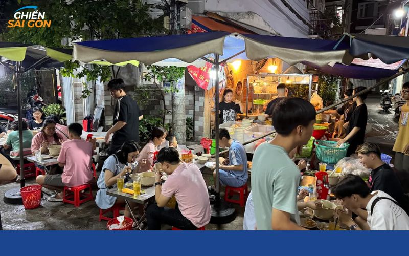 Không gian phục vụ tại Bánh Canh Cua Bà Ba Quận 5