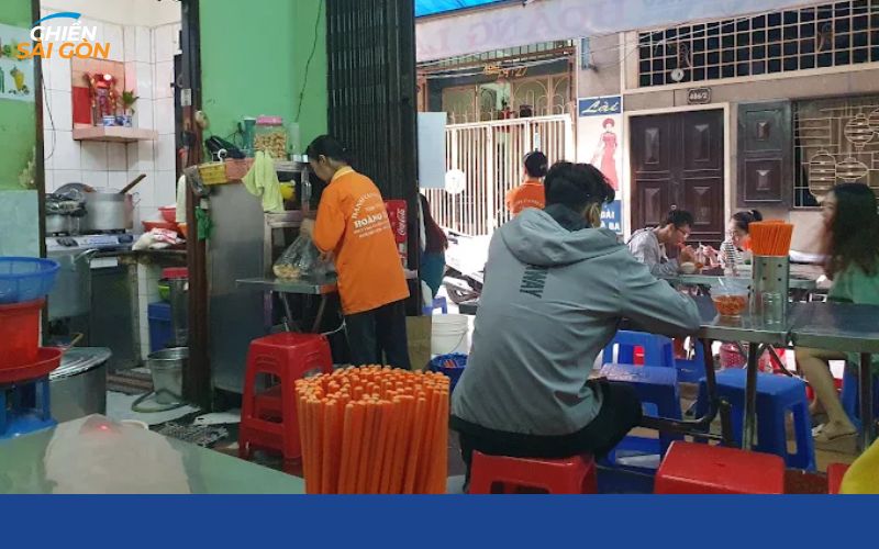 Không gian quán Bánh Canh Cua Hoàng Lan Quận 10