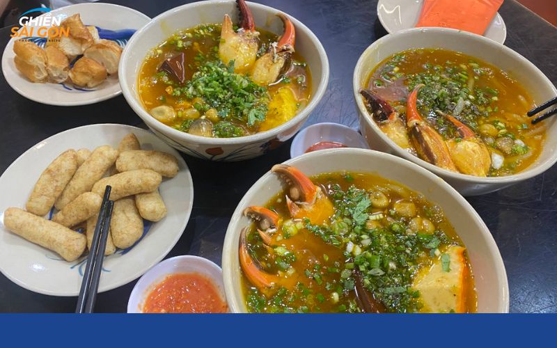Tô bánh canh cua Út Thảo hấp dẫn