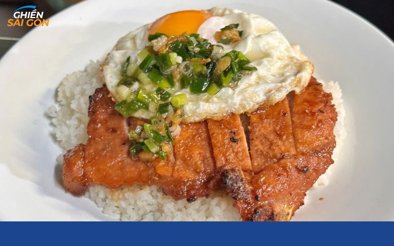 Không gian sạch sẽ tại quán cơm tấm Mười