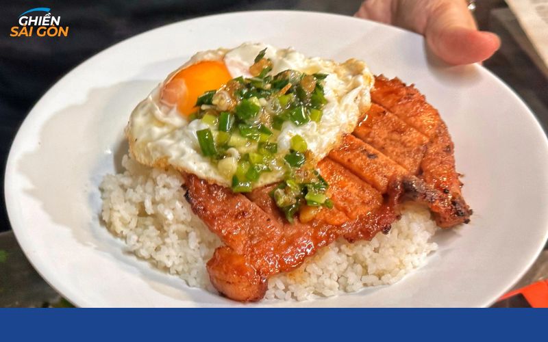 Cơm tấm Mười phục vụ nhanh và thân thiện