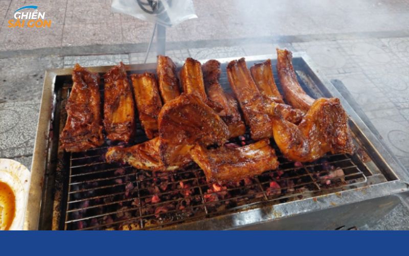 Cơm tấm Tài Nguyễn Tri Phương với sườn nướng vàng ươm