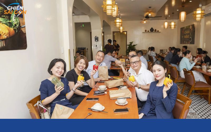 Phục vụ chuyên nghiệp tại Cơm Niêu Thiên Lý