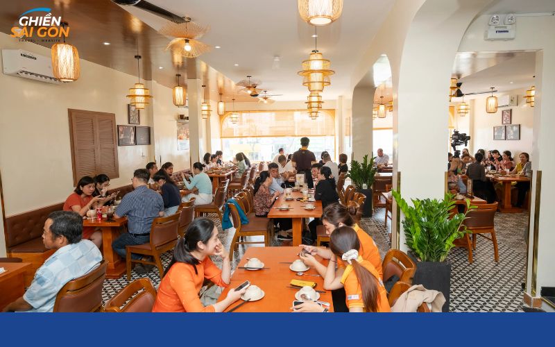 Không gian quán Cơm Niêu Thiên Lý ấm cúng