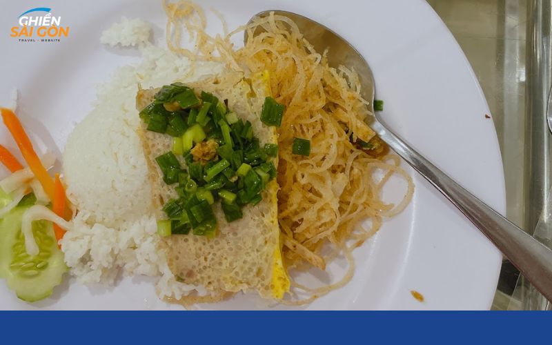 Cơm tấm sườn bì chả thơm ngon tại Kiều Giang