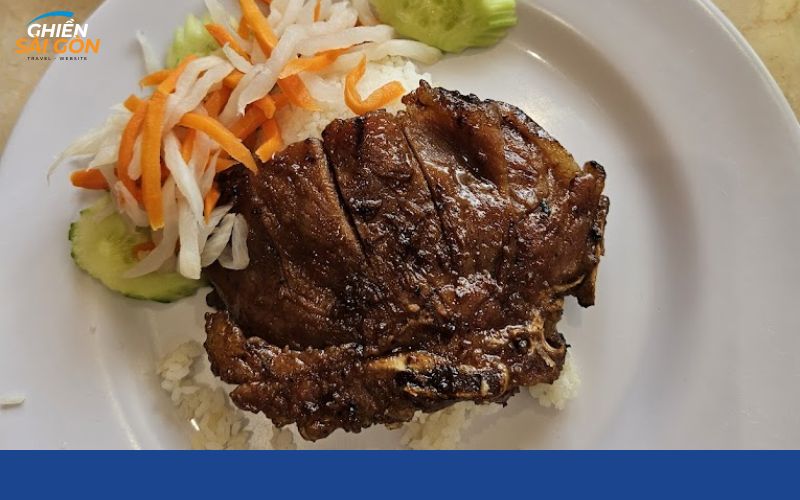 Không gian phục vụ tại Cơm Tấm Kiều Giang Quận 2