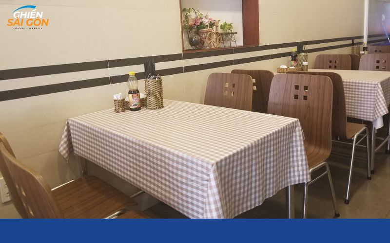 Không gian quán Cơm Tấm Kiều Giang Trần Quang Khải