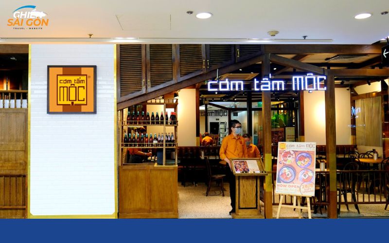 Không gian hoài cổ tại cơm tấm Mộc Quận 1