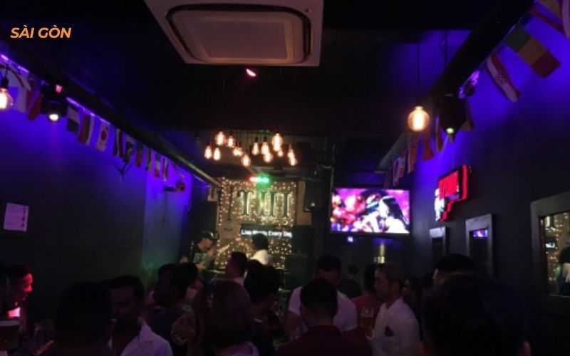 Không gian ngồi ngoài trời tại Thi Bar Saigon