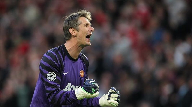 Edwin Van Der Sar cứu thua cho Man Utd